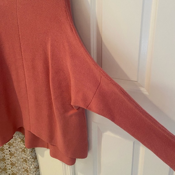 Pink turtleneck sweater size small - Picture 2 of 3